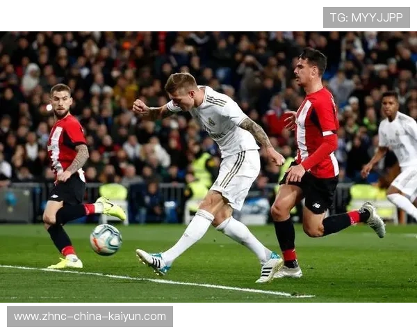 巴萨前场压力练：一旦失球马上形成高位包夹的训练常态