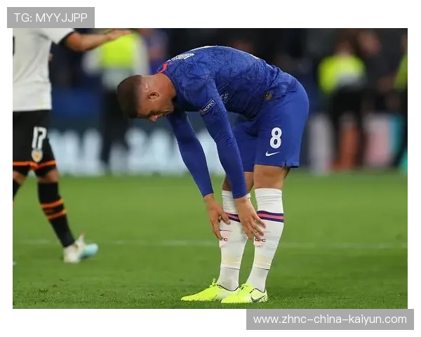 巴黎圣日耳曼—詹努扎伊突破内切形成绝佳机会